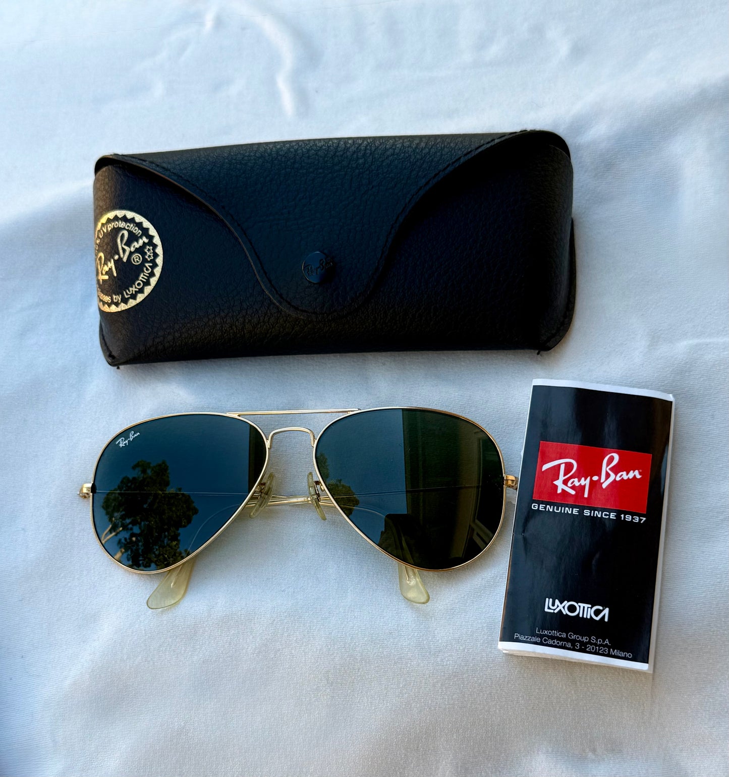 Ray-Ban Gold Aviator Sunglasses with Black Case